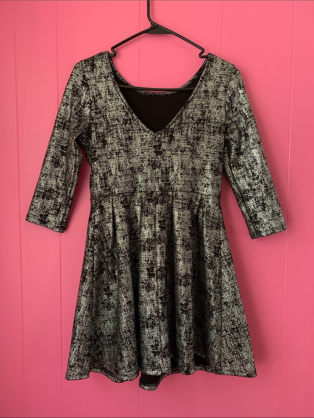 Black and Silver Metallic V-Neck Fit-and-Flare Skater Dress Women’s Medium